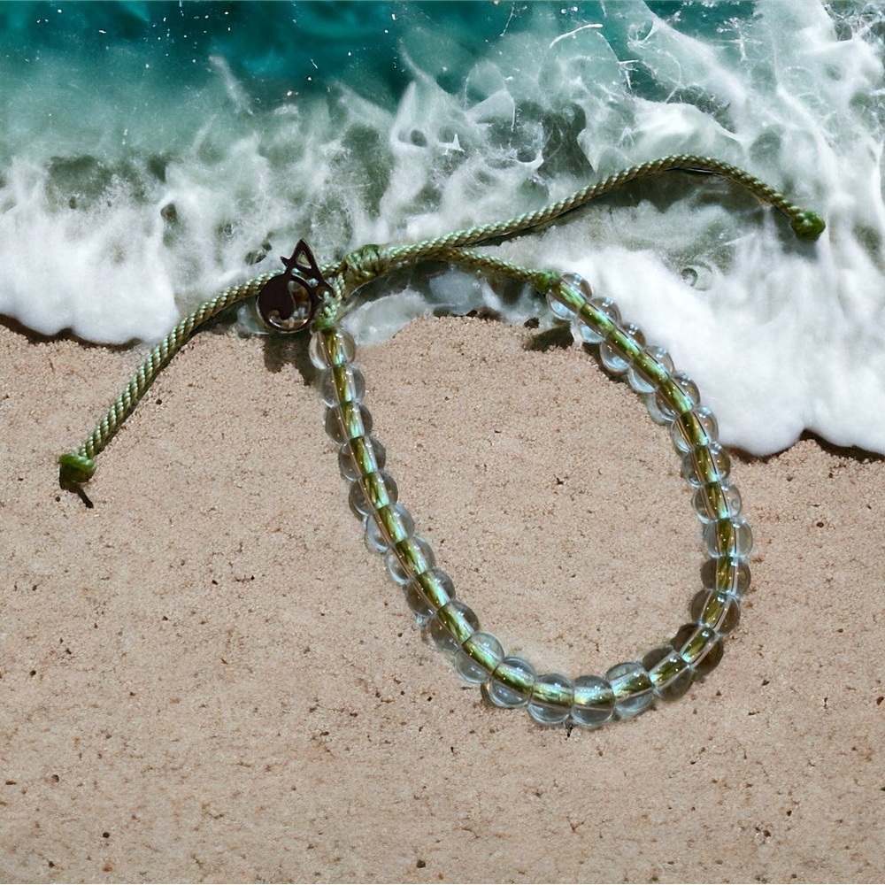 Lot of 3 4-ocean bracelets. Good condition.